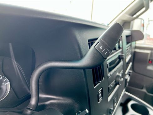 Used 2022 GMC Savana 2500 w/ Driver Convenience Package image 14