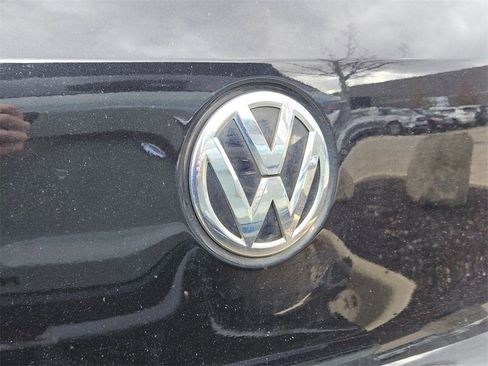 Used 2018 Volkswagen Tiguan Limited w/ Premium Package image 9