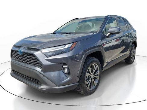 Used 2023 Toyota RAV4 XLE Premium AWD/4WD image 4