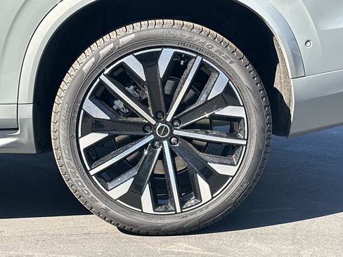 New 2026 Volvo XC90 T8 Plus w/ Protection Package Premier AWD/4WD image 24