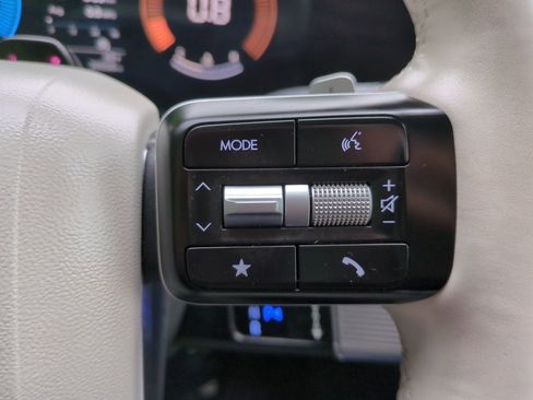 Used 2025 Hyundai Santa Fe SEL FWD image 25