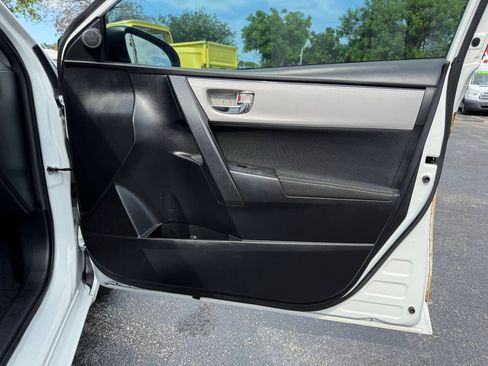 Used 2018 Toyota Corolla LE FWD image 19