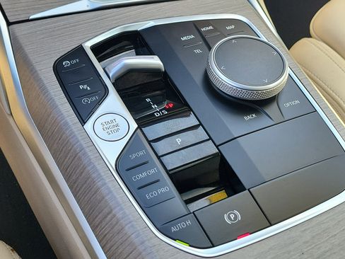 Used 2025 BMW 330i Sedan w/ Convenience Package image 31