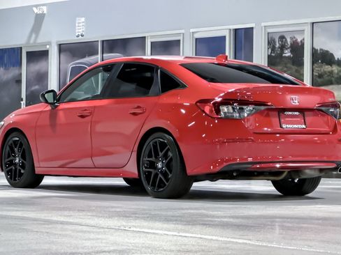 Used 2024 Honda Civic Sport image 3