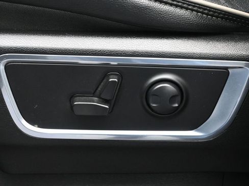 Used 2024 RAM 1500 Laramie AWD/4WD image 11