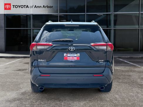 Used 2022 Toyota RAV4 XLE AWD/4WD image 9