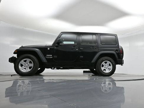Used 2018 Jeep Wrangler Unlimited Sport S image 46