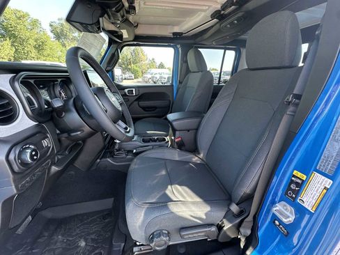 New 2025 Jeep Gladiator Sport image 13