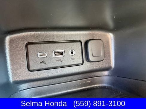 Used 2023 Chevrolet Equinox LT FWD image 18