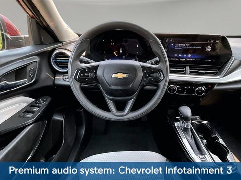 Used 2025 Chevrolet Trax LT FWD image 11