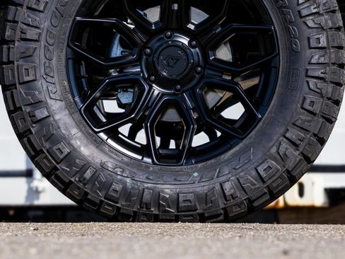 New 2025 Ford Bronco Badlands image 17