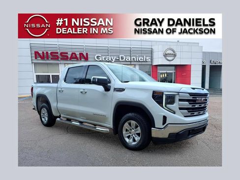 Used 2022 GMC Sierra 1500 SLE AWD/4WD image 1