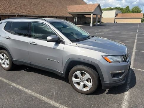 Used 2018 Jeep Compass Latitude w/ Popular Equipment Group AWD/4WD image 3