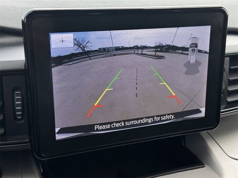 Used 2023 Ford Explorer XLT image 19