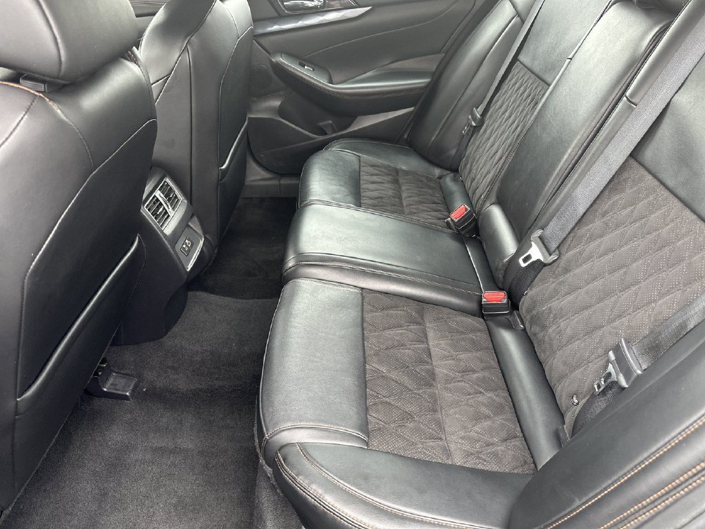 Used 2023 Nissan Maxima SR w/ Sport Mat Group FWD image 18