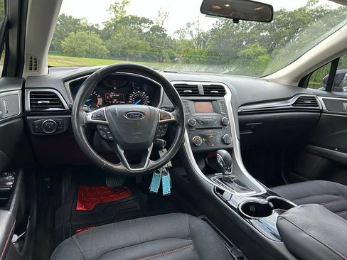 Used 2015 Ford Fusion SE w/ Equipment Group 201A FWD image 13