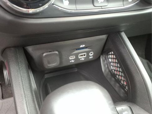Certified 2023 Chevrolet TrailBlazer RS w/ Sun and Liftgate Package AWD/4WD image 18