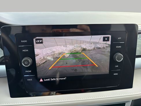 Used 2025 Volkswagen Taos SE image 18