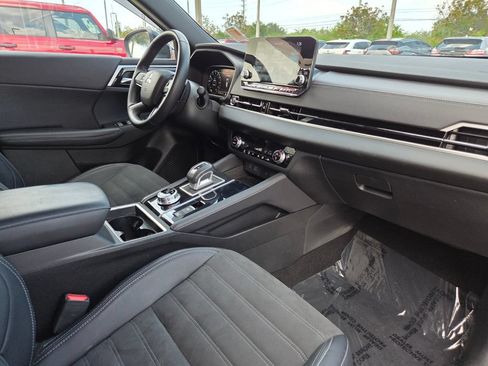 Used 2024 Mitsubishi Outlander SE Black Edition FWD image 14
