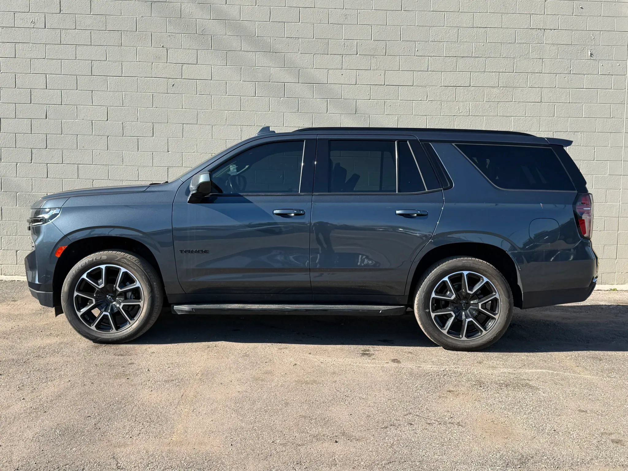 Used 2021 Chevrolet Tahoe RST w/ Rear Media and Nav Package AWD/4WD image 2