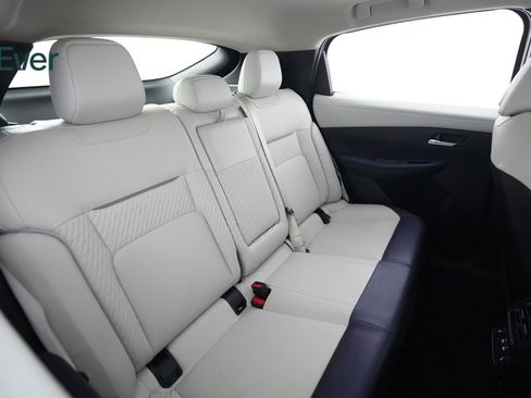 Used 2026 Nissan Leaf Platinum+ w/ Floor Mat Package (Platinum+) FWD image 5