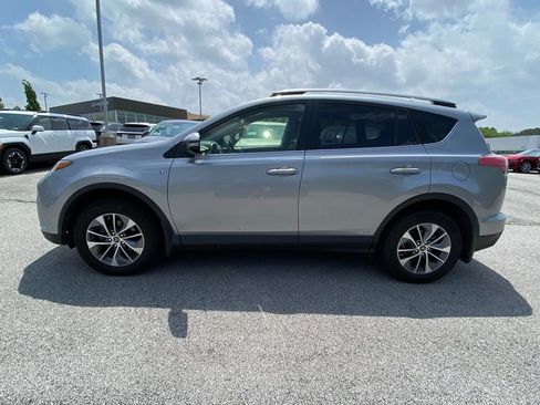 Used 2018 Toyota RAV4 XLE AWD/4WD image 4