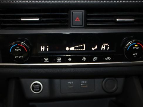 Used 2023 Nissan Rogue SV image 50