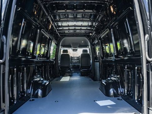 Used 2024 Mercedes-Benz Sprinter 3500 image 9