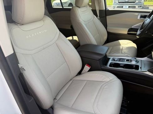 Used 2023 Ford Explorer Platinum w/ Technology Package AWD/4WD image 12