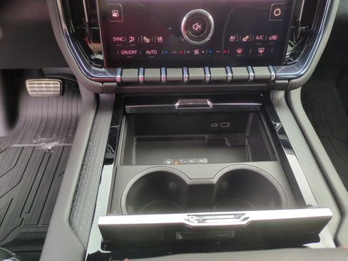 New 2026 GMC Yukon AT4 Ultimate w/ LPO, Floor Liner Package AWD/4WD image 14