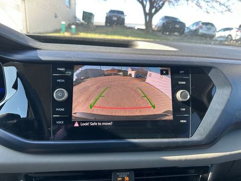 Used 2022 Volkswagen Taos SE image 16