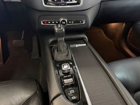 Used 2020 Volvo XC90 T5 Momentum FWD image 16