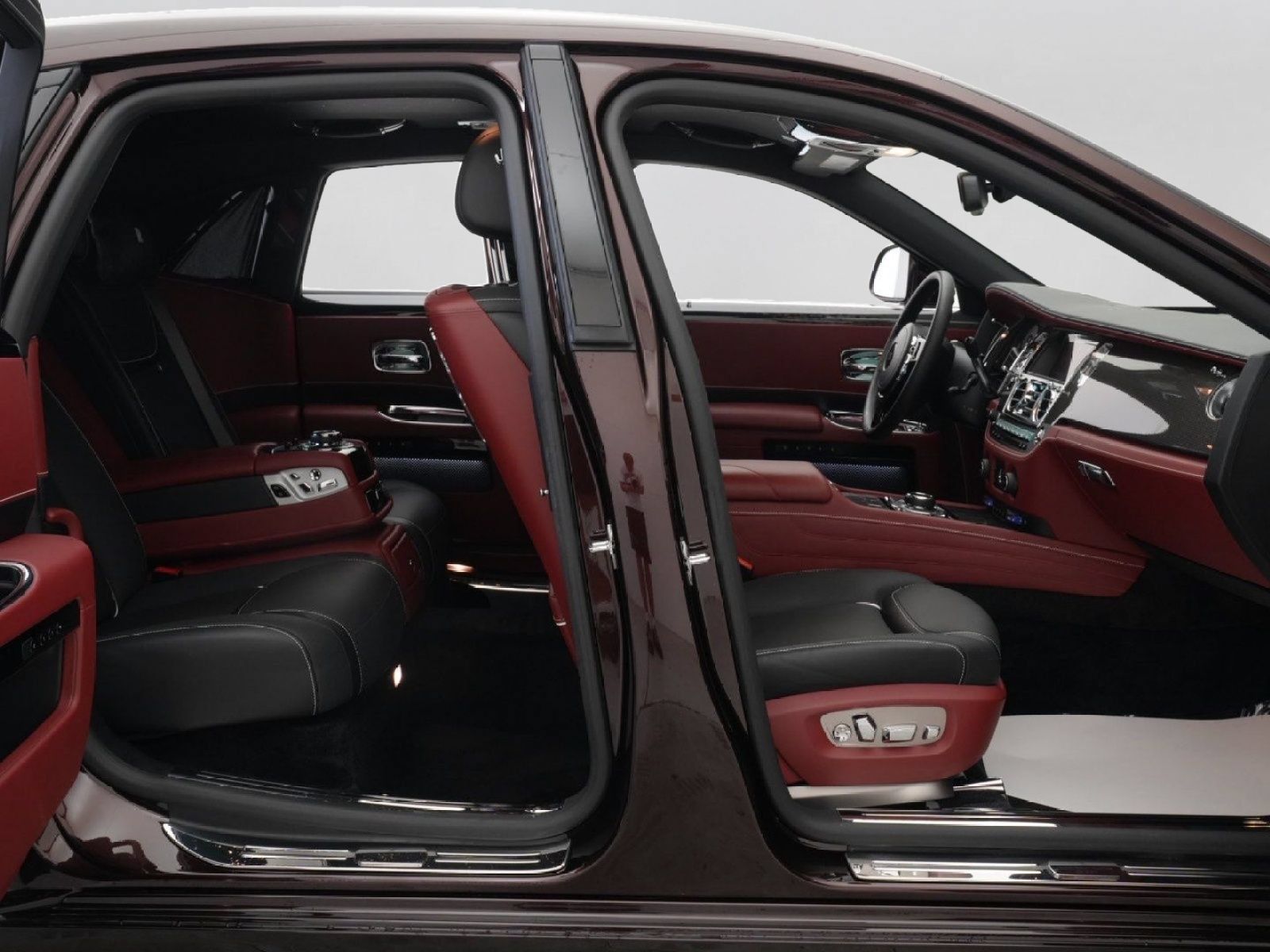 Used 2020 Rolls-Royce Ghost RWD image 42