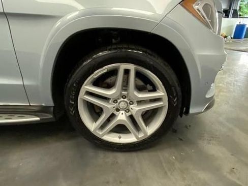 Used 2015 Mercedes-Benz GL 550 4MATIC image 17