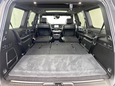 Certified 2024 Jeep Wagoneer Series II w/ Convenience Group I image 23