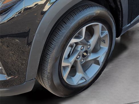Used 2025 Chevrolet Trax LT FWD image 33