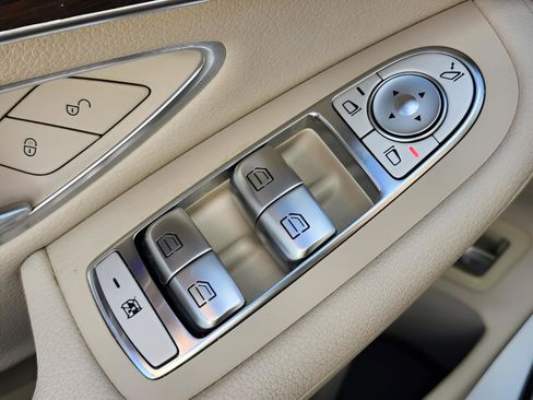 Used 2020 Mercedes-Benz GLC 300 4MATIC image 28