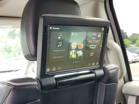 Used 2021 Chrysler Pacifica Limited w/ Uconnect Theater Family Group FWD image 41