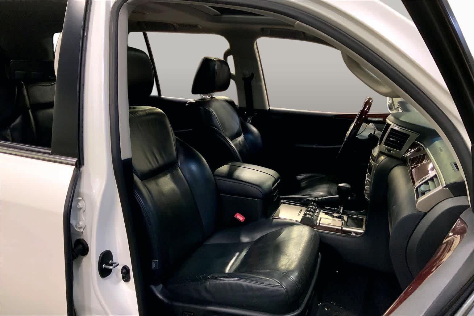 Used 2013 Lexus LX 570 4WD image 9