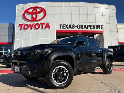 Used 2025 Toyota Tacoma TRD Off-Road image 2