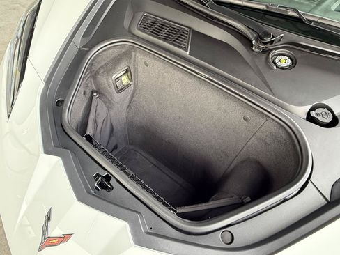 Used 2021 Chevrolet Corvette Stingray Preferred Cpe w/ Engine Appearance Package RWD image 41