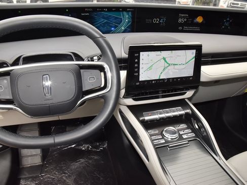 New 2026 Lincoln Nautilus Premier AWD/4WD image 25