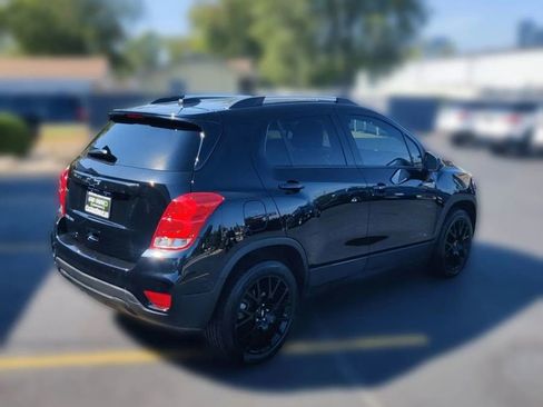 Used 2022 Chevrolet Trax LT w/ Midnight Edition image 7