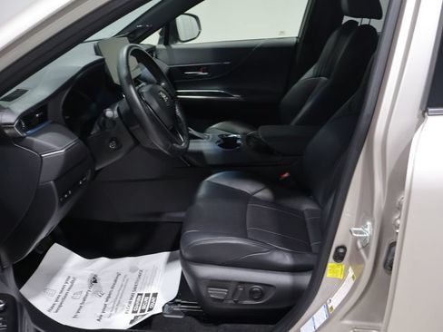 Used 2021 Toyota Venza XLE w/ Softex Package AWD/4WD image 11