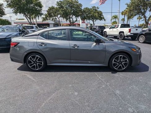 Used 2025 Nissan Sentra SR FWD image 3