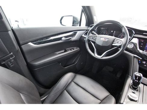Certified 2024 Cadillac XT6 Premium Luxury w/ Technology Package image 8