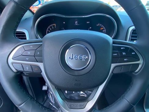Used 2018 Jeep Grand Cherokee Laredo image 19