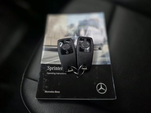 Used 2022 Mercedes-Benz Sprinter 2500 image 33