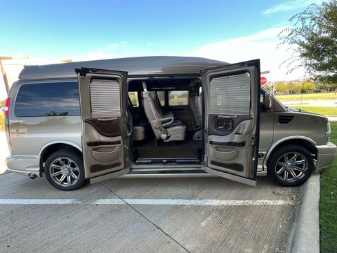 Used 2014 GMC Savana 2500 Extended image 1