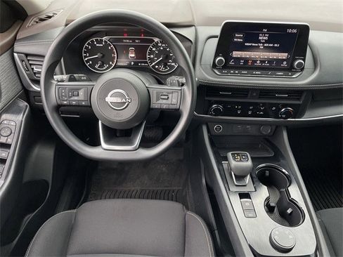 Used 2023 Nissan Rogue S image 11